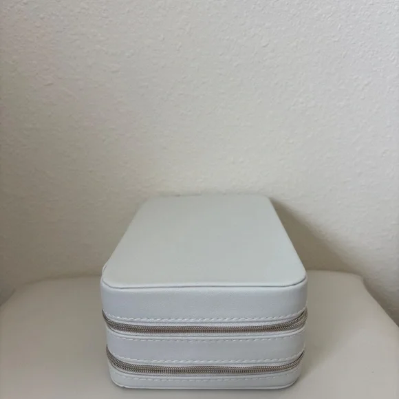 Jewelry box with included earrings set NWT - Picture 6 of 6